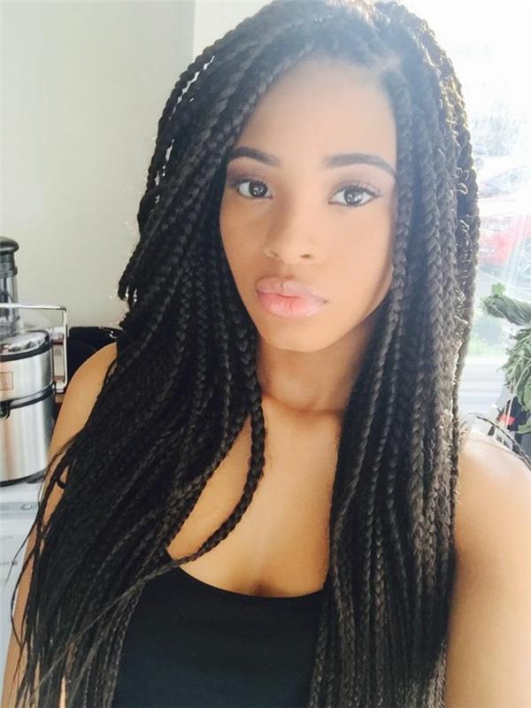 Afriško-ženska-lepotna-pletenica-s-preprostim in naravnim ličilom