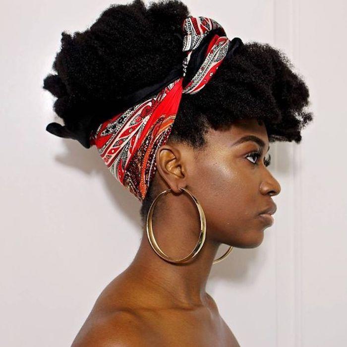 Afro saç modeli saç modeli Afrika saç modeli fikri güzel eşarp ile afro yüksek topuz saç modeli