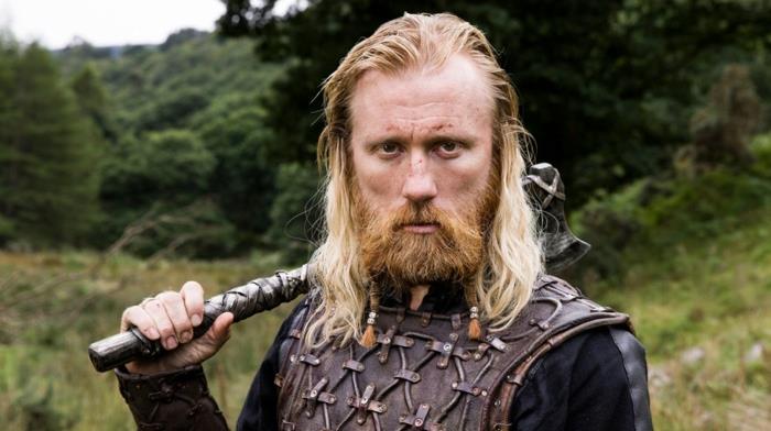 viking saç modeli, sarı saç, kelt gümüş yüzük, uzun bakır sakal