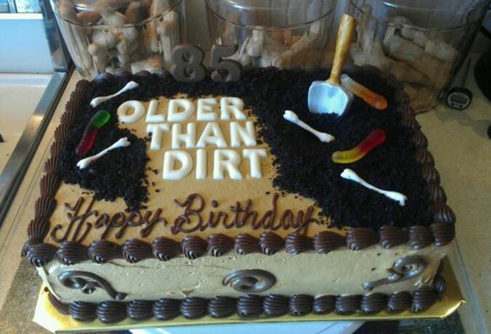 Lezzetli bir adam için orijinal doğum günü pastası fikri