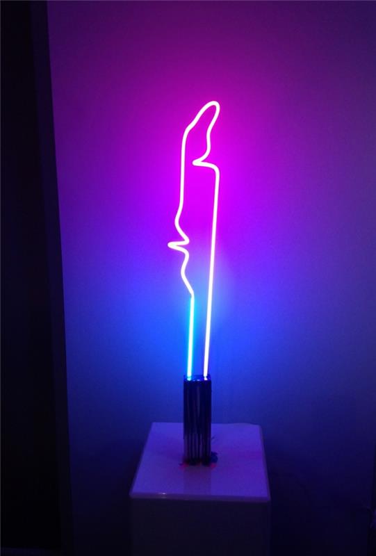 neonska svetilka z led-cevjo