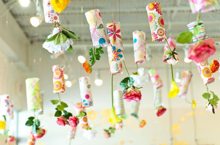 pisane papirnate cevke s cvetličnim vzorcem z visečimi rožami ročne dejavnosti za najstnike