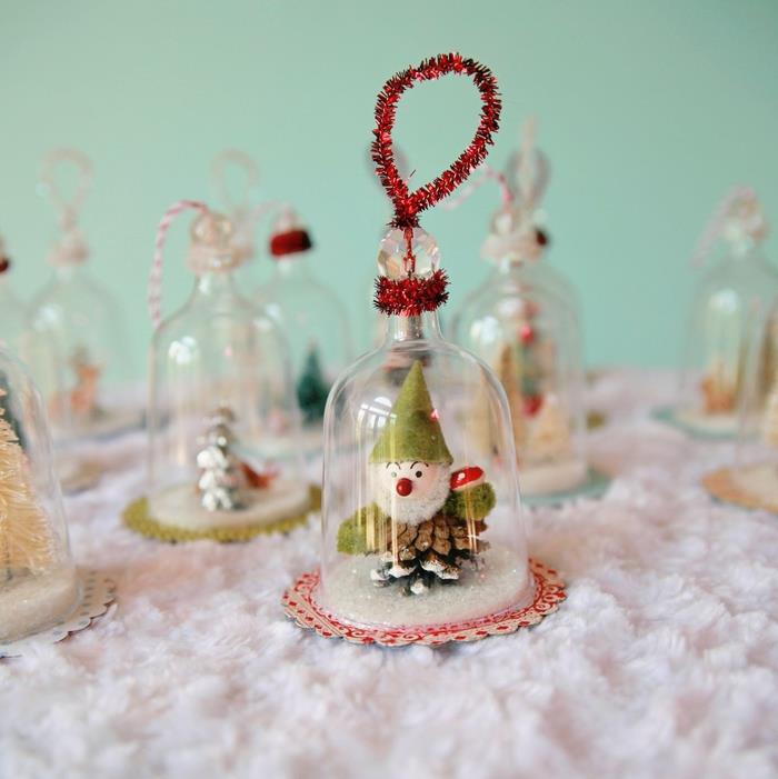 kako narediti okras božičnega drevesca z mini steklenim zvoncem iz plastičnega vinskega stekla