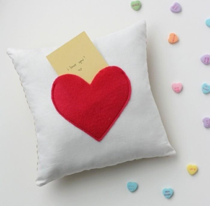 tutorial-cushion-leave-a-message-sew-a-heart-demonstrating-your-love