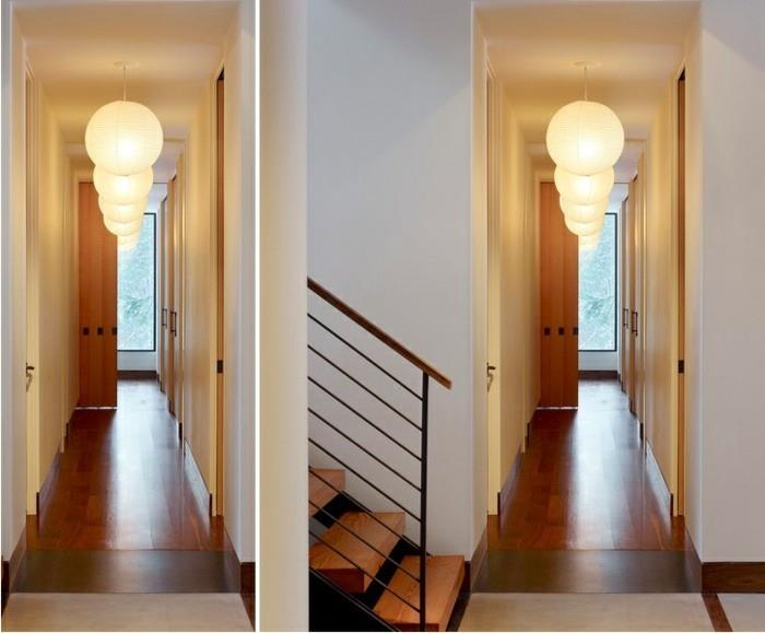 dve sliki, ki prikazujeta popolnoma enak hodnik, lesena laminatna tla, bele stene in rjava vrata, več okroglih stropnih svetilk, podobnih luči, ideje za okrasitev hodnika
