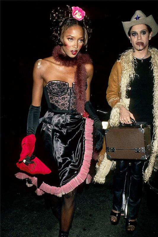 Tyra Banks ünlü cadılar bayramı kostümü 90'ların kıyafetleri, 90'ların partisi için nasıl giyinilir