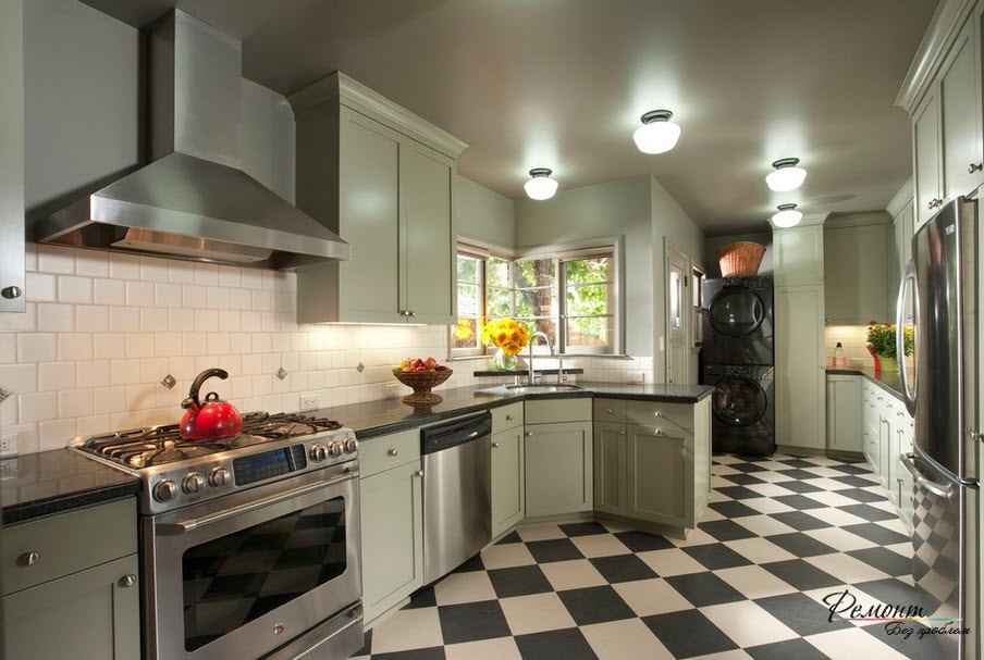 En una cocina moderna, un fregadero de acero inoxidable sería más apropiado.