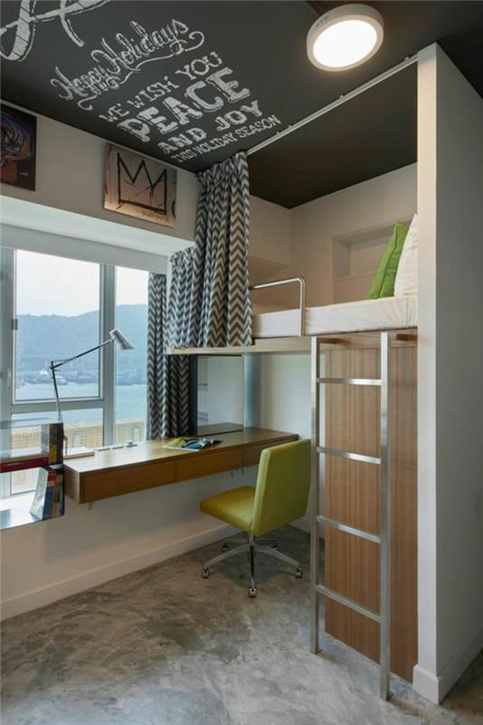 lubos antracito pilkos spalvos su motyvuojančiu užrašu balta spalva, miegamasis 9m2, fotelis reseda spalvos, grindys su marmuriniais efektais balta ir mėlyna, dviaukštė lova virš biuro patalpos