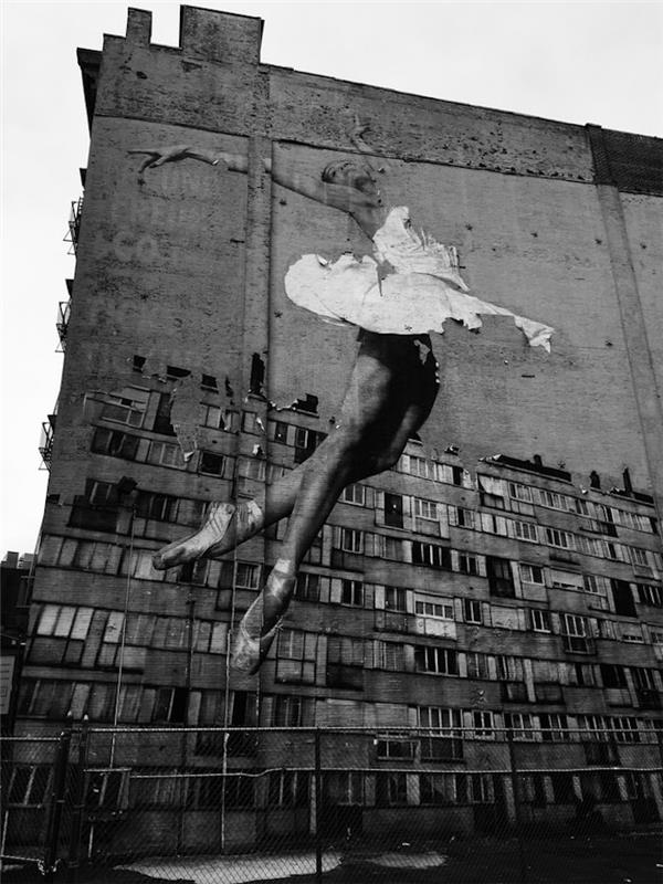 Risba balerine na steni, ideja ulične umetnosti črno -bela ozadja, elegantna ideja ozadja