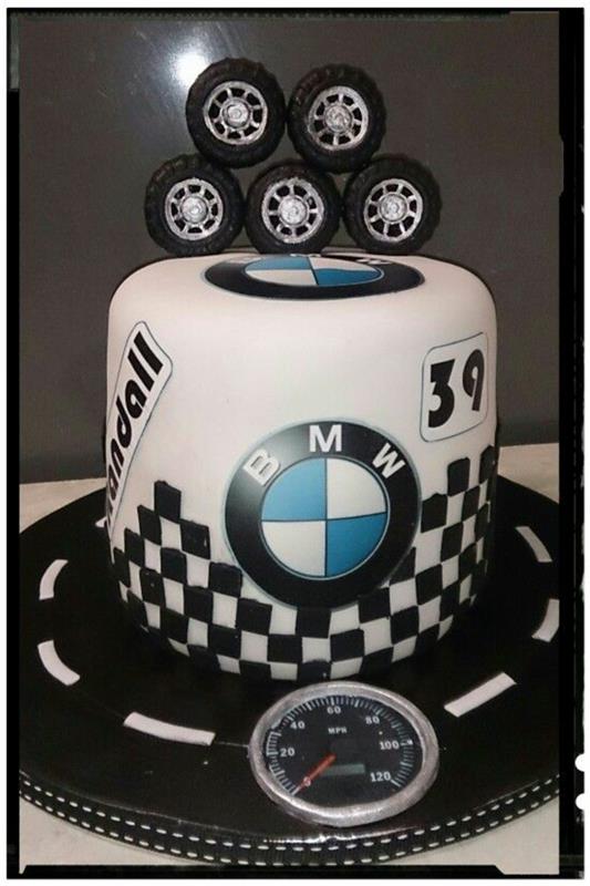 BMW doğum günü için kolay ve özgün bir özel doğum günü pastası