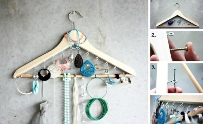 leseni obešalnik se spremeni v DIY nakit, zaslon za shranjevanje za ogrlice, uhane in zapestnice