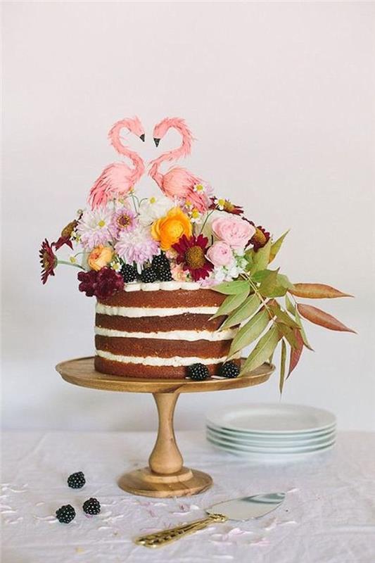Tortas vestuvinis tortas vestuvių originalus tortas, originalus vestuvinis tortas su flamingo, kurie sudaro širdį su galvomis