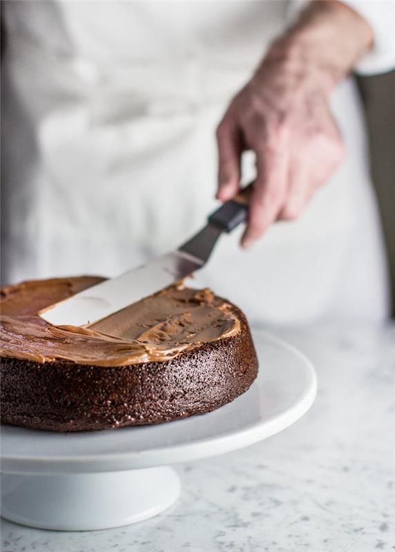 Šokoladinis gimtadienio tortas kietas šokoladinis gimtadienio tortas