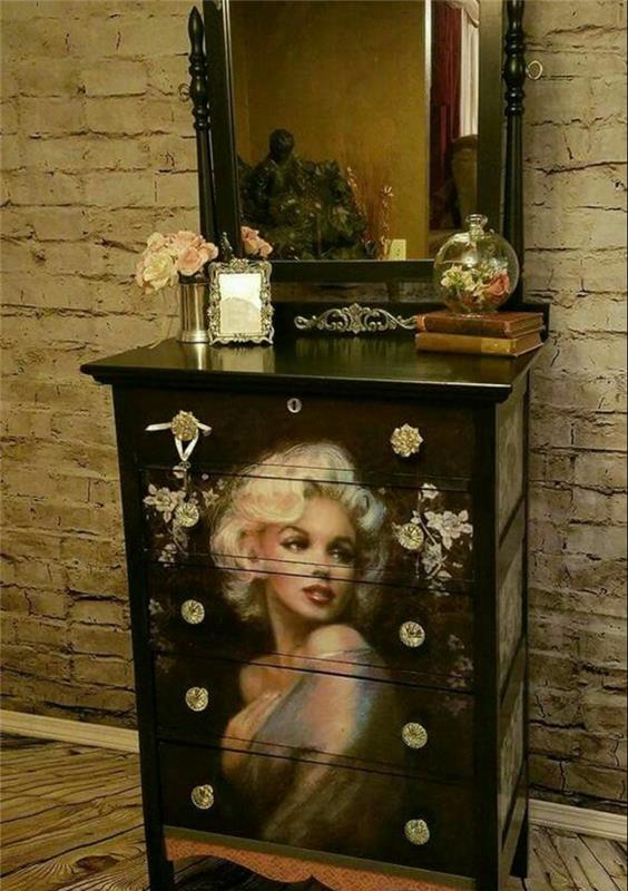 predalnik, vhodna omara v črni barvi, lakirana z veliko podobo, obraz Marilyn Monroe, posodobitev stare omare, prenova lesene omare