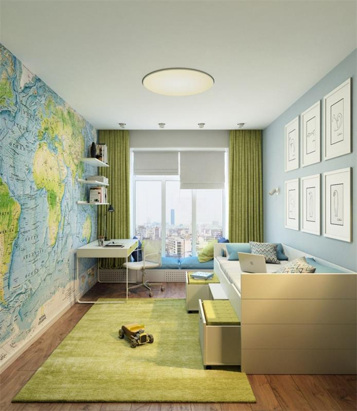 pastel maviye boyanmış genç yatak odası, beyaz çerçeveli altı resimle süslenmiş bir duvar, dünya haritası ile bir duvar, beyaz tavan, büyük dikdörtgen reseda halı, duvarın bir bölümü, yatak odası duvar dekorasyonu
