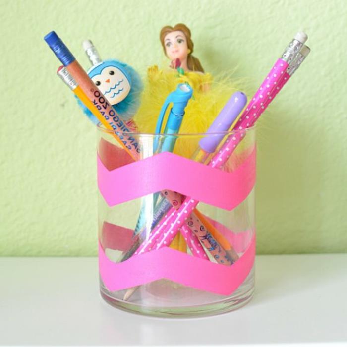 pieštuko laikiklis-stalas-grand-girl-princess-pattern-a-simple-glass-dekoruotas-with-masking-tape-strip