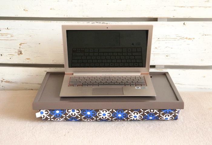 Ideja za božično darilo za najstnike, podpora za prenosni računalnik z blazino, v modri, beli in črni barvi s cvetličnim potiskom