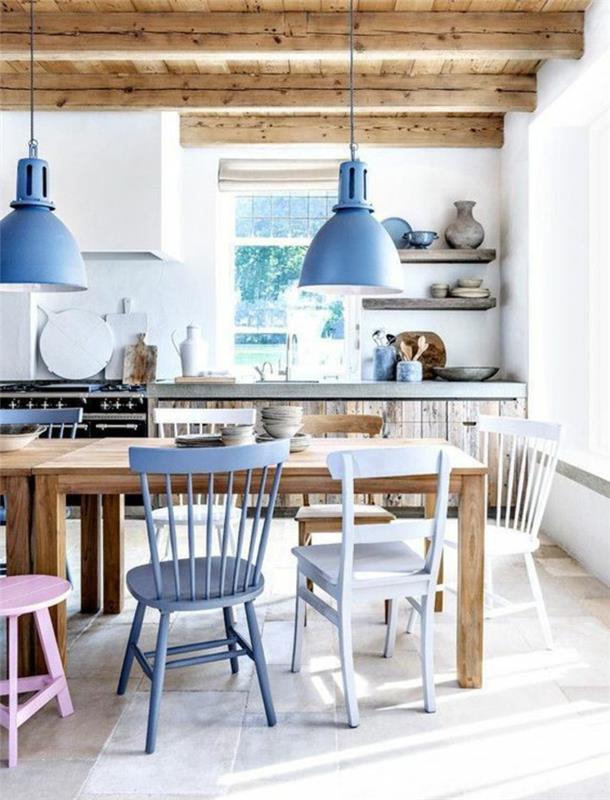 prebarvajte kuhinjo, prenovite kuhinjo, svetilke v industrijskem slogu v pastelno modri barvi, retro bistro stoli v pastelno modri, roza in beli barvi