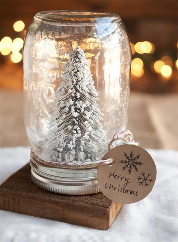 Noel ağacı heykelcik ve yapay kar ile bir cam kavanozda kar küresi, Noel hediyesi yapmak