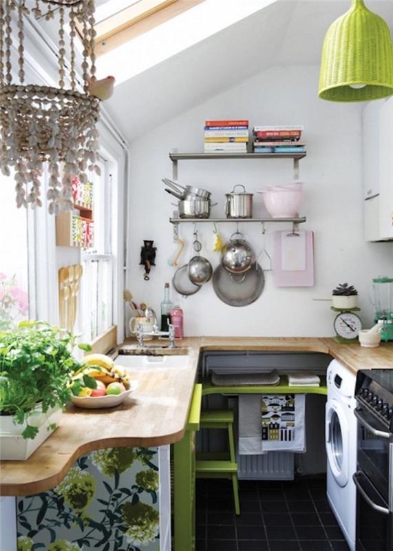 entegre balkonlu ve yeşil unsurlara sahip bir köşe mutfak, küçük bir kapalı mutfağa sığdır- vert-blancjpg