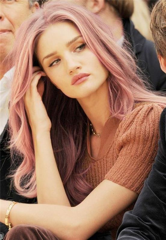 ideja-za-pričesko-Rosie-Huntington-roza-lasje