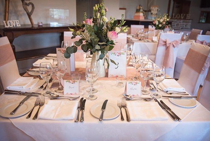 Dekoracija poročne mize v kmečkem slogu preprosto in elegantno poročno središče