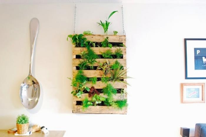 vidinė augalinė siena padėkle, žali augalai, didelis dekoratyvinis šaukštas, pasidaryk pats idėja su padėklais, žali augalai, rankinė veikla