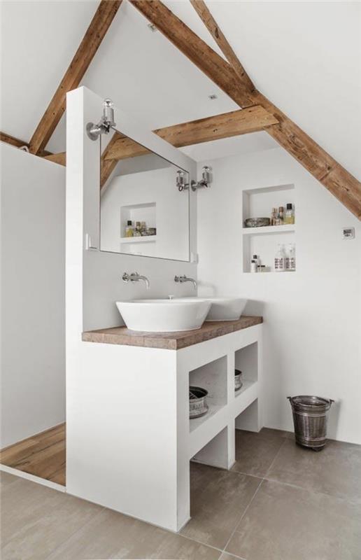 a-pretty-kopalnica-pod-streho-za-pretvorbo-majhne kopalnice-z-belimi stenami