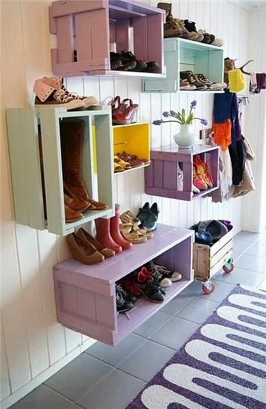lepa-varianta-za-shranjevanje-čevljev-lesenih-čevljev-pohištva-v-modernem-hodniku