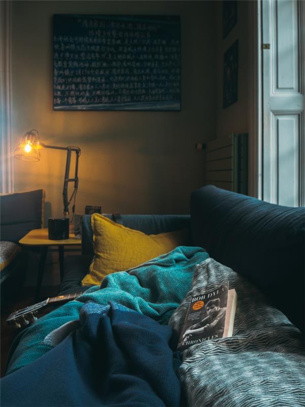 Svetainė mėlyna sofa gražūs tapetai, kokoniniai nuotraukų tapetai stilingas grožis