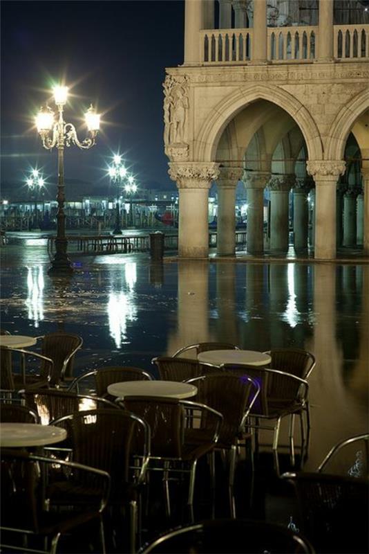 bir-akşam-yer-Venedik-görünümleri-oldukça güzel-anıtlar