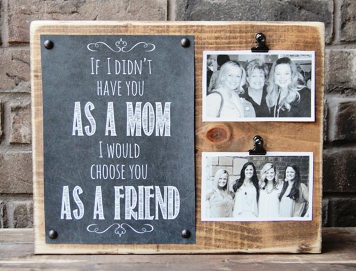 ideja za materinski dan, osebno darilo, lesena deska, zanimivo sporočilo in fotografije matere, hčera, spodnjice na tablo naredi sam
