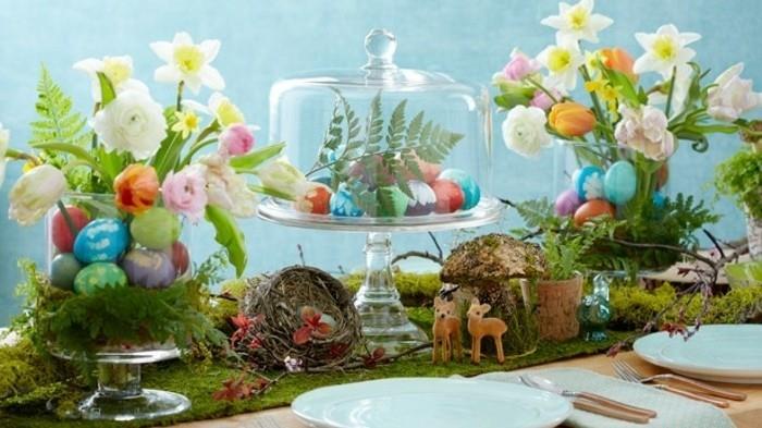 a-mucizevi-masa-dekoratif-elemanlar-büyüleyici-renkli-yumurtalar-çiçekler-ve-birçok-küçük-detaylar