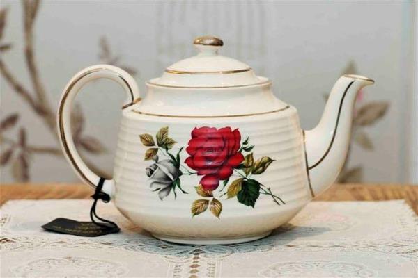 originalus arbatinukas su rože