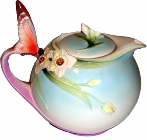 originalus-arbatinukas-drugelis-ir-gėlės