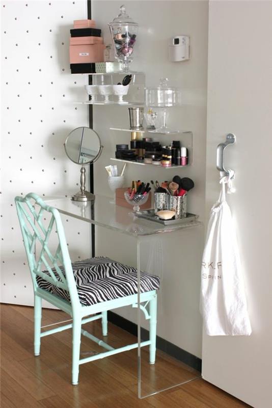 posodobiti staro pohištvo, pohištvo prilagoditi z barvo, žensko stranišče, budoar s prozornimi policami iz pleksi stekla