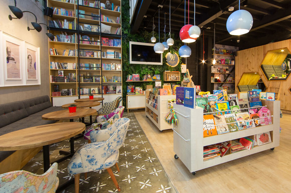 Mezclando elementos de un café y una librería en un mismo espacio