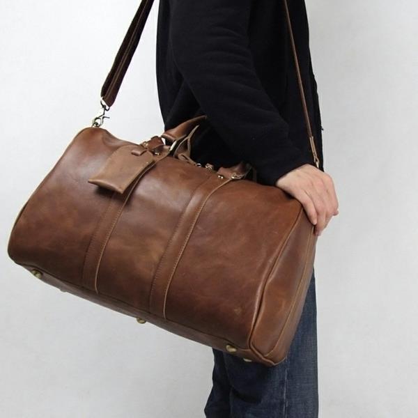 edinstvena-moška-potovalna-torba-v-svetlo-rjavi-za-cofrot-in-style-v-vikendu