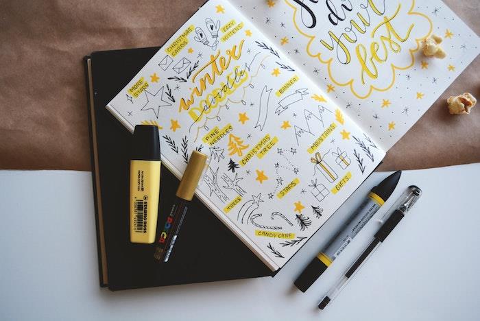 kako prilagoditi svoj dnevnik, zamisel o okraševanju strani dnevnika s črno -rumenimi pisali in markerji