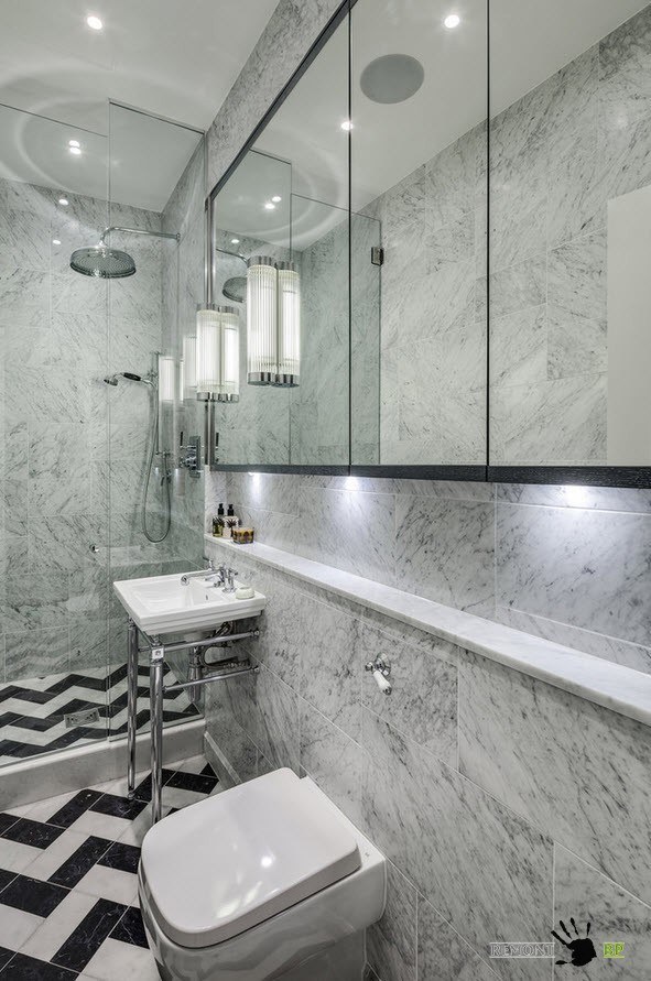 Interno del bagno con elementi classici