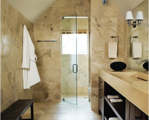 Decorare il soffitto del bagno con la vernice