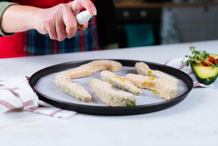 lengvas užkandis, idėja, kaip pasigaminti bulvines avokadas su parmezanu ir džiūvėsėliais, lengvas ir originalus užkandis