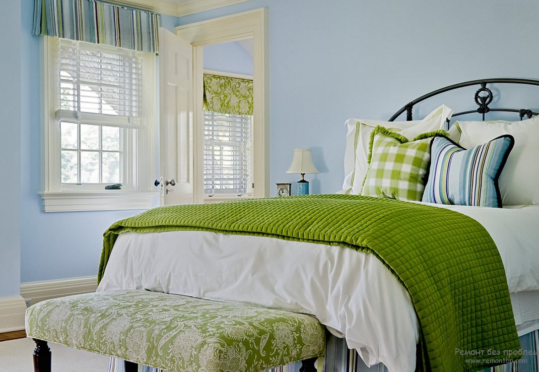 寝室の緑とスカイブルーの色