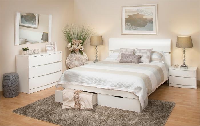 aynalı kulpsuz beyaz renkte yetişkin yatak odası şifonyer, çekmeceli büyük yatak ve komodin