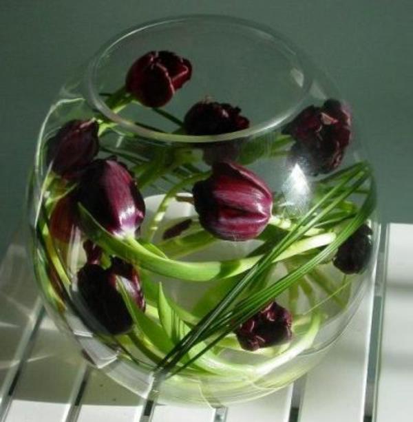tulipan-aranžma-krogla-vaza