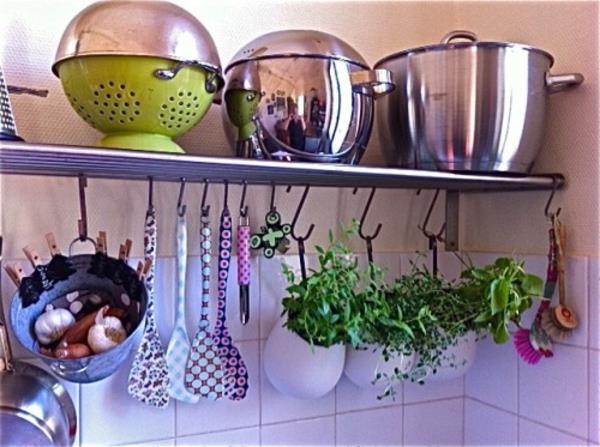 vertikalios-vazos-prieskonių-virtuvės reikmenys