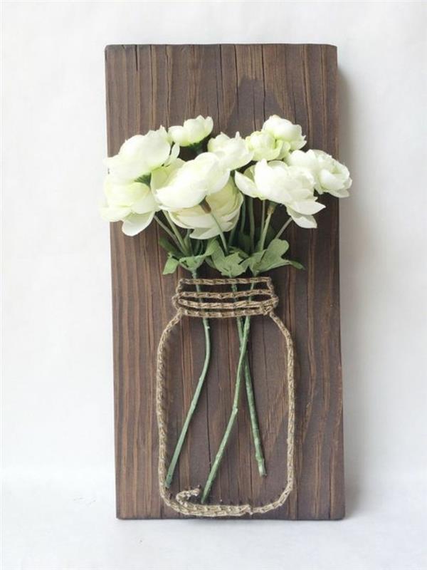 Pezzo di legno, barattolo con fili, vaso per fiori