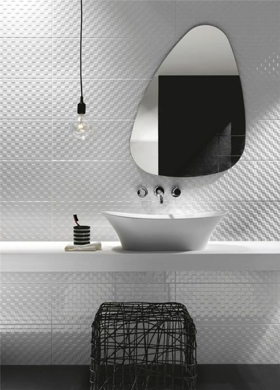 Šiuolaikiška-viskas baltai-lempa-veidrodis-vonios-kriauklė