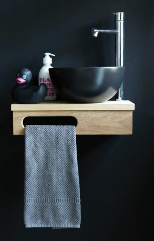 Modernus-vienas-juodas-vonios-kriaukle-rankšluostis