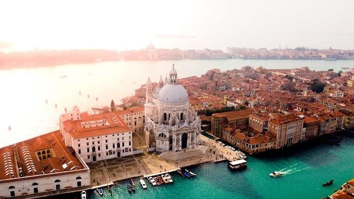Gün batımında yukarıdan Venedik fotoğrafı, manzara duvar kağıdı, dünyamızın güzelliğini keşfedin